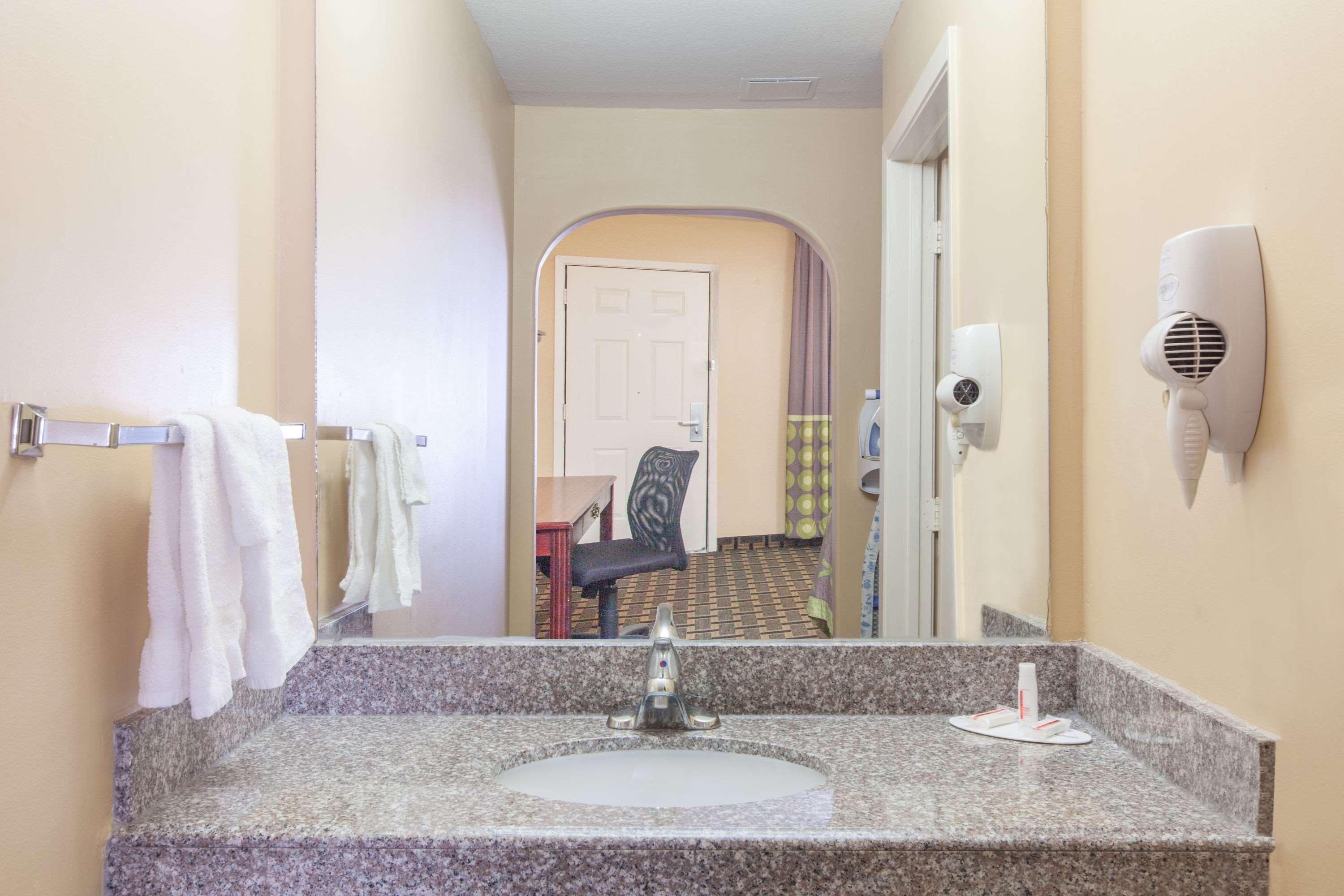 Super 8 By Wyndham Houston/Willowbrook Hwy 249 Екстериор снимка