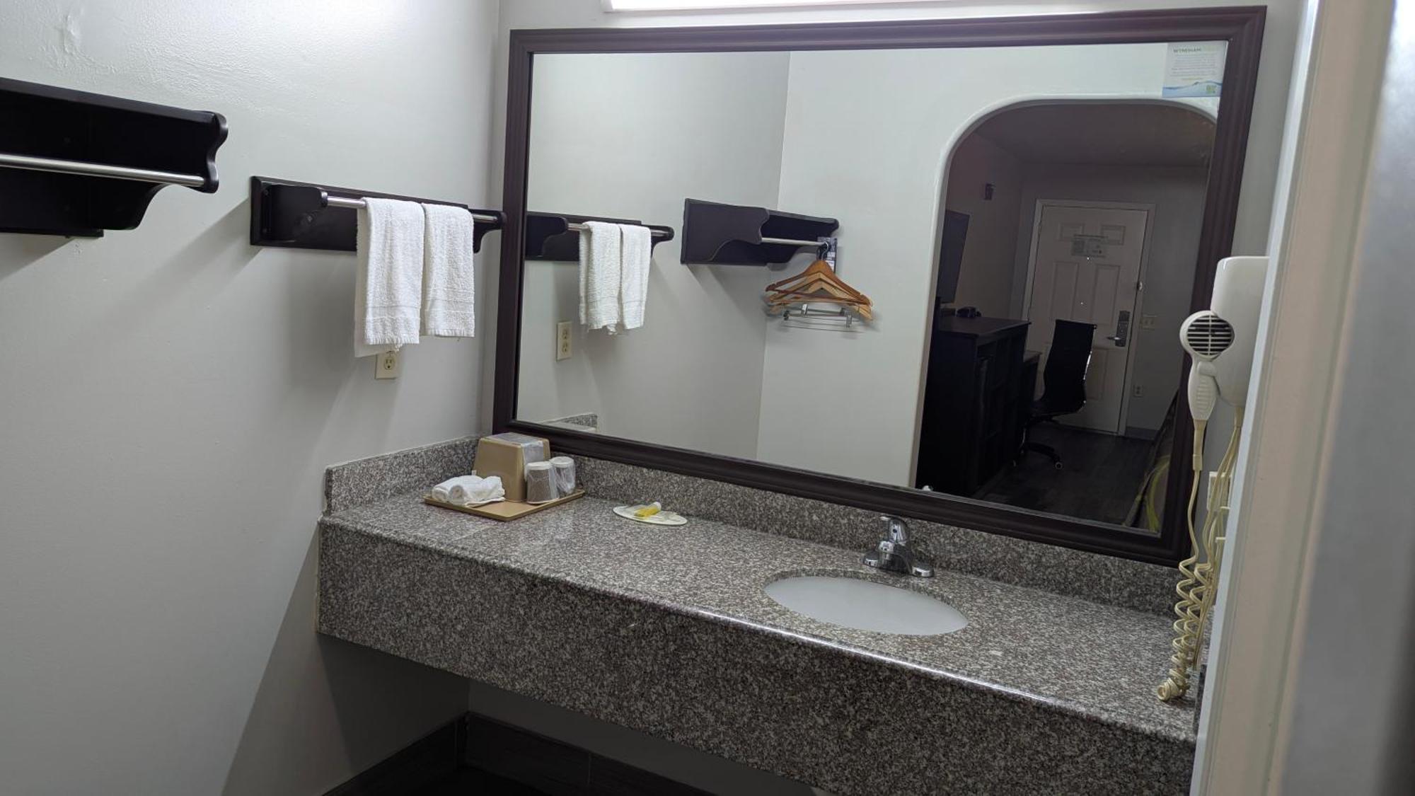 Super 8 By Wyndham Houston/Willowbrook Hwy 249 Екстериор снимка